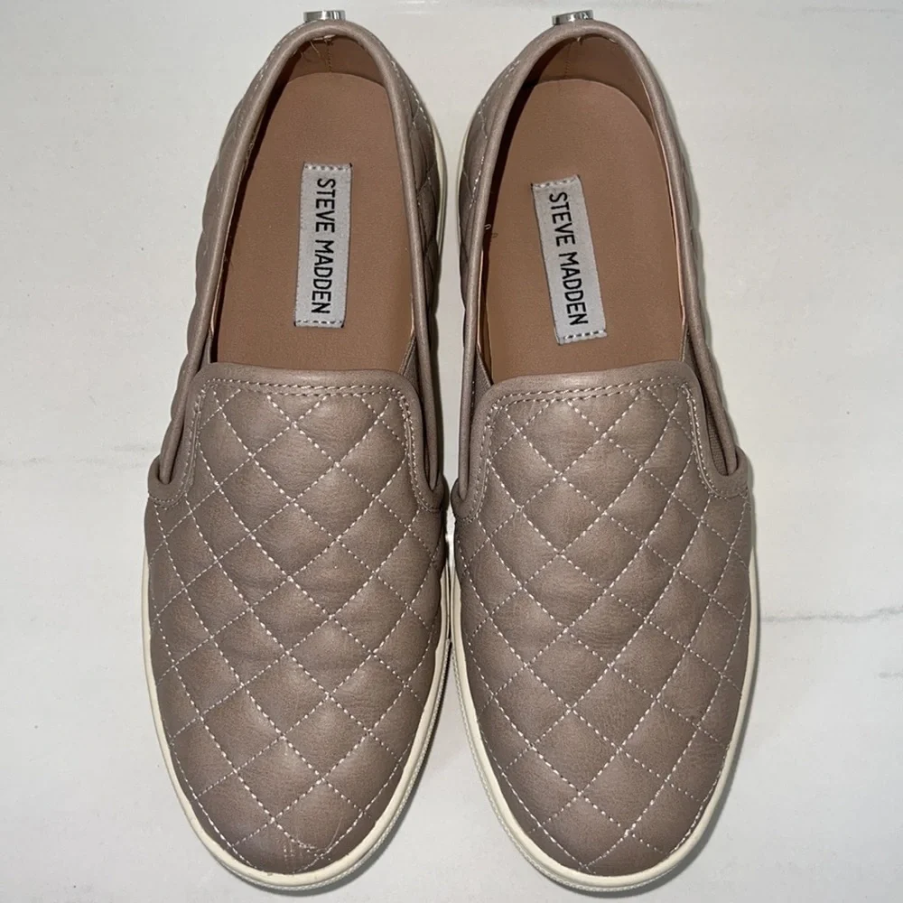 Tan Steve Madden Fashion Slip Ons with Quilted Pattern Size 8.5 - Picture 3 of 6